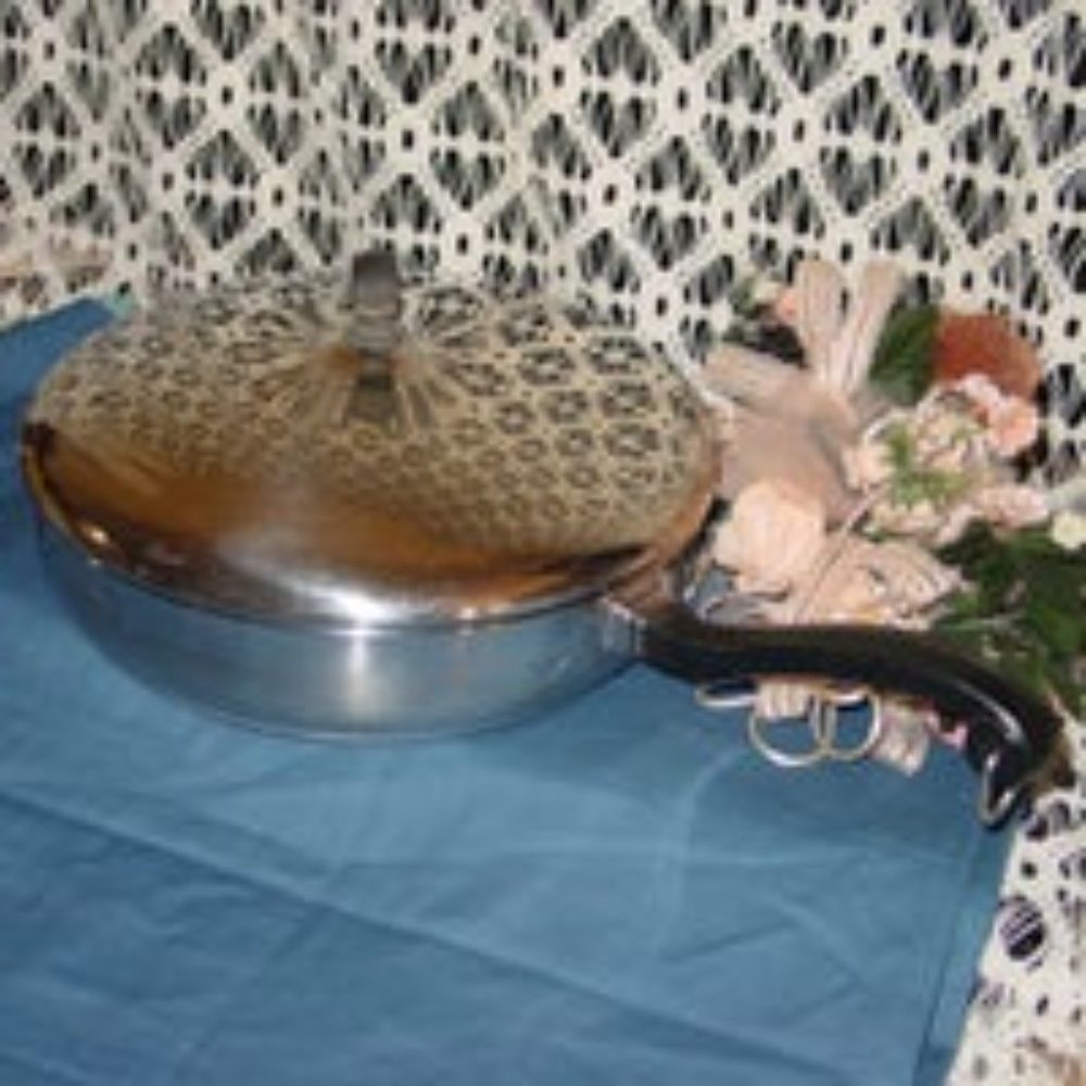 10" X 2 1/4" Farberware Frying pan. vin